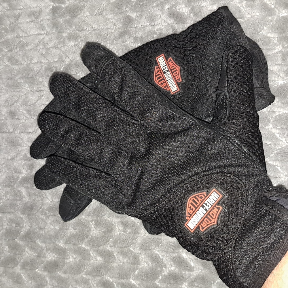 Harley Davidson women's riding gloves size medium, touch fingertips and padding